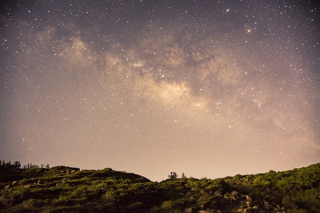 星星 夜晚 山 - 上的免费照片