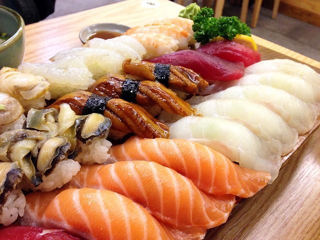 寿司 日本人 三文鱼 - 上的免费照片