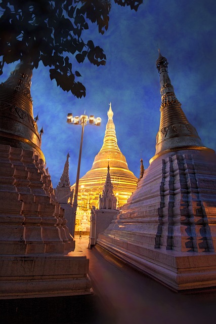 缅甸 Shwedagon 在晚上寺 - 上的免费照片