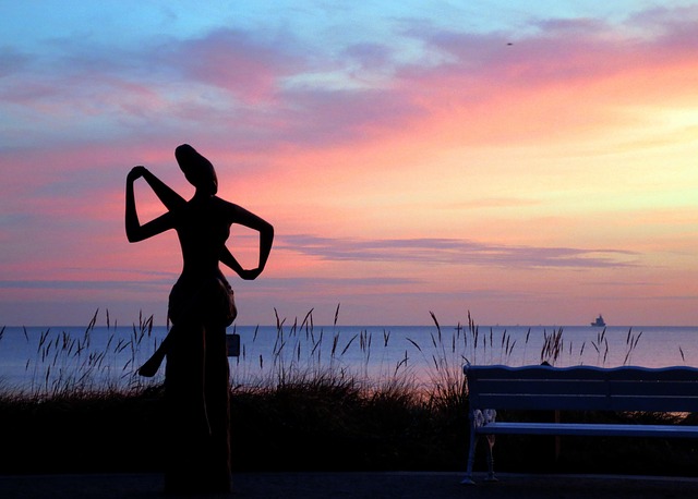 蒂门多夫海滩 雕塑 - 上的免费照片
