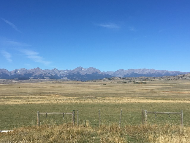 山 蒙大拿 土地的大片的天空 - 上的免费照片