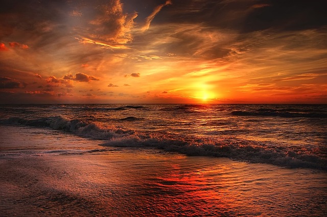 海滩 日落 波浪 - 上的免费照片