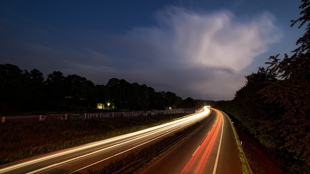 公路 在晚上 长期接触 - 上的免费照片