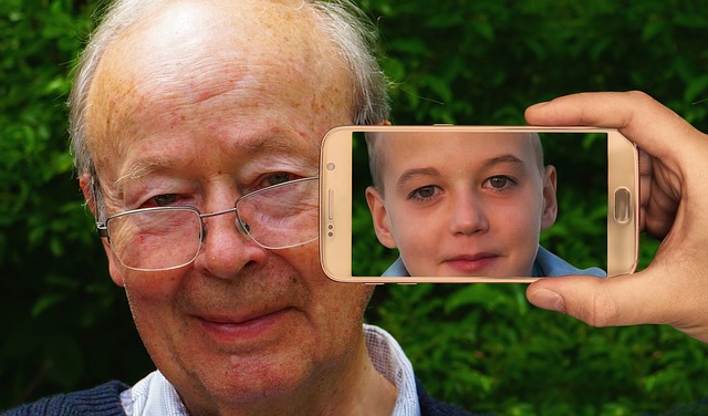 青年 老的 智能手机 - 上的免费照片