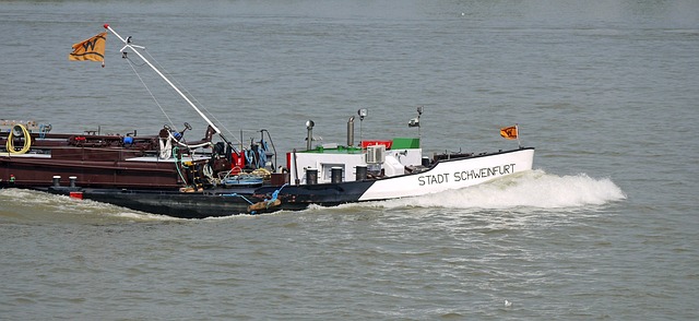 莱茵河 上坡 机动船 - 上的免费照片