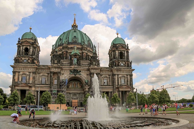 柏林大教堂 Berliner Dom 喷泉 - 上的免费照片