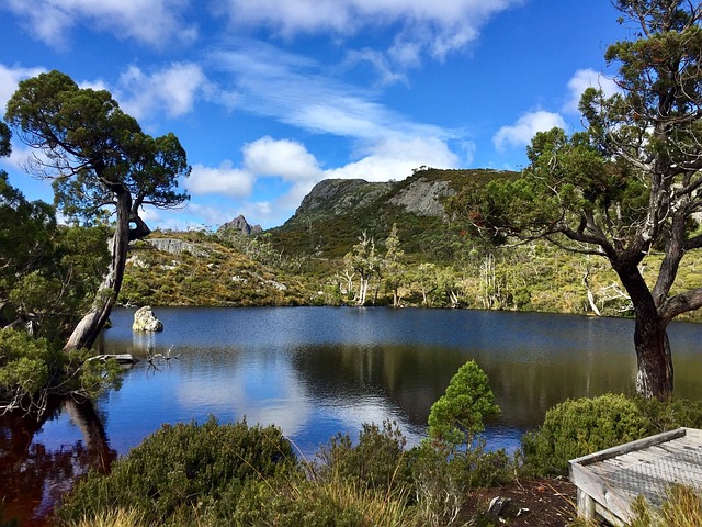 座山 湖 水 - 上的免费照片