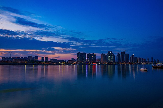 夜晚 夜景 大楼 - 上的免费照片