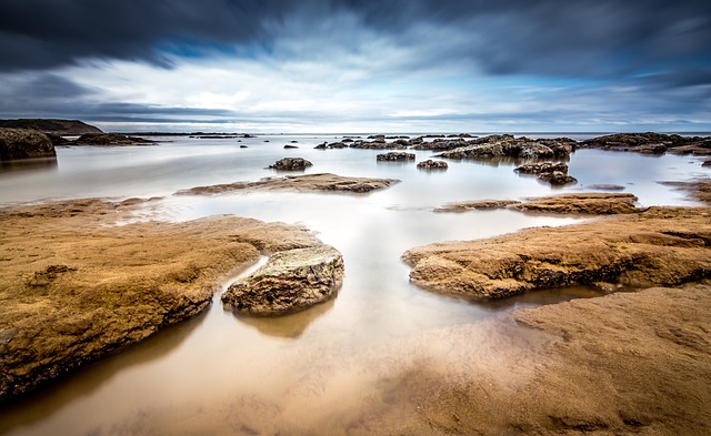 海滩 岩石 海 - 上的免费照片