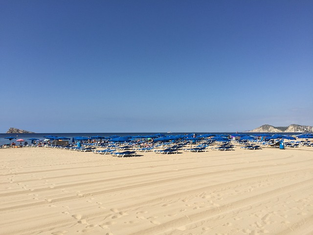 贝尼多姆 日光浴床 海滩 - 上的免费照片