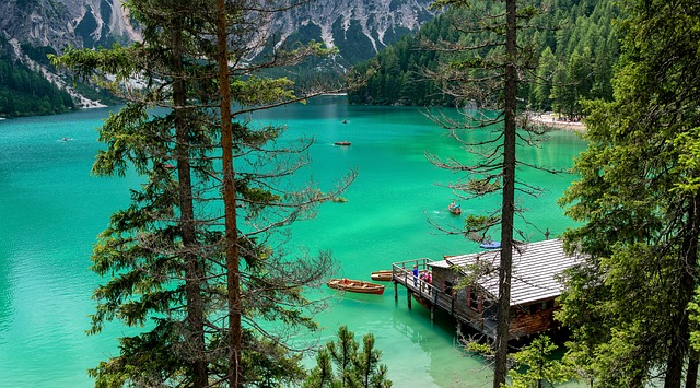 湖 Braies 阿尔卑斯山 - 上的免费照片