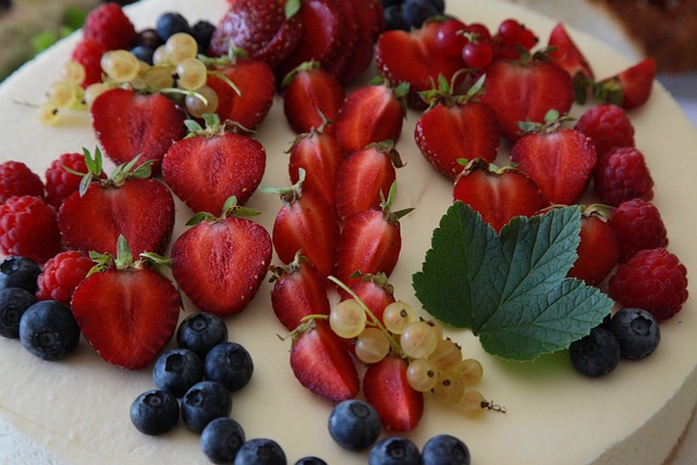草莓 蓝莓 复盆子 - 上的免费照片