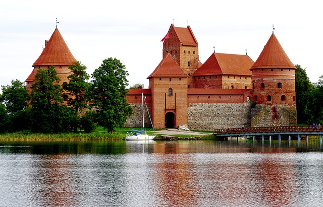 特拉城堡 Wasserburg 中世纪晚期 - 上的免费照片