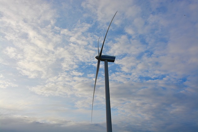 风力涡轮机 电能 小木屋 - 上的免费照片