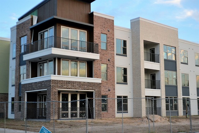新的住房发展 休斯敦，德克萨斯州 公寓楼 - 上的免费照片
