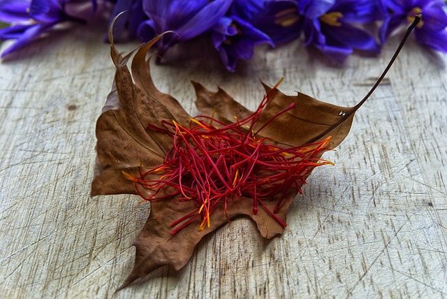 藏红花 香料 花蕊 - 上的免费照片