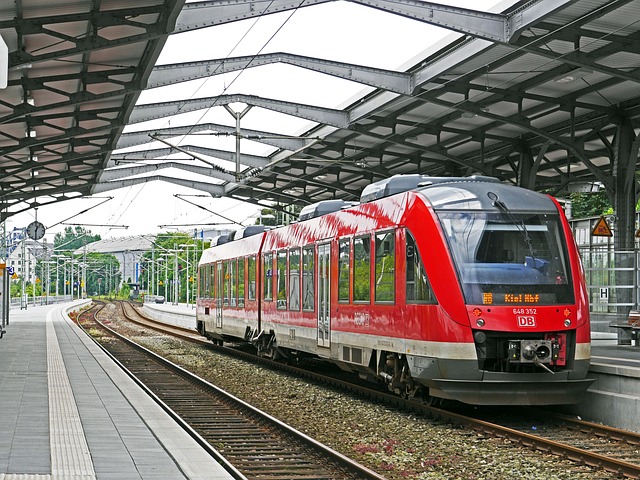柴油发电机组 伦茨堡火车 平台 - 上的免费照片