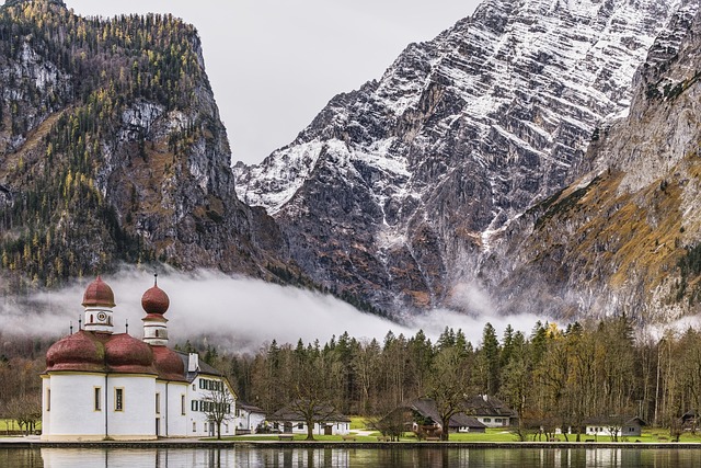 圣 Bartholom? K?nigssee 阿尔卑斯山 - 上的免费照片