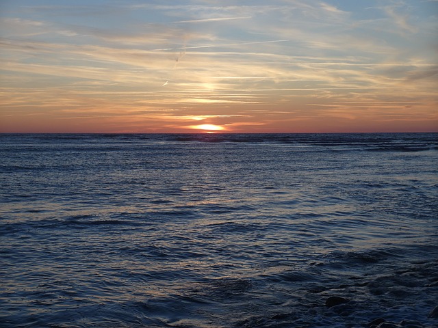 灯塔 日落 海滩 - 上的免费照片