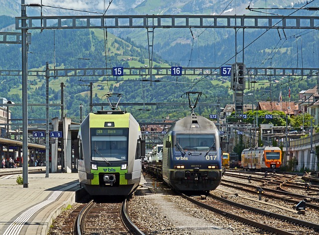 瑞士 火车站施皮茨 Bls - 上的免费照片