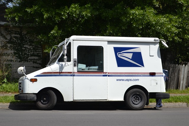 邮件的卡车 邮件办事员 邮递员 - 上的免费照片