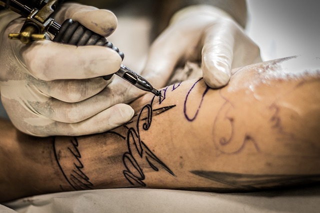 纹身 纹身艺术家 - 上的免费照片