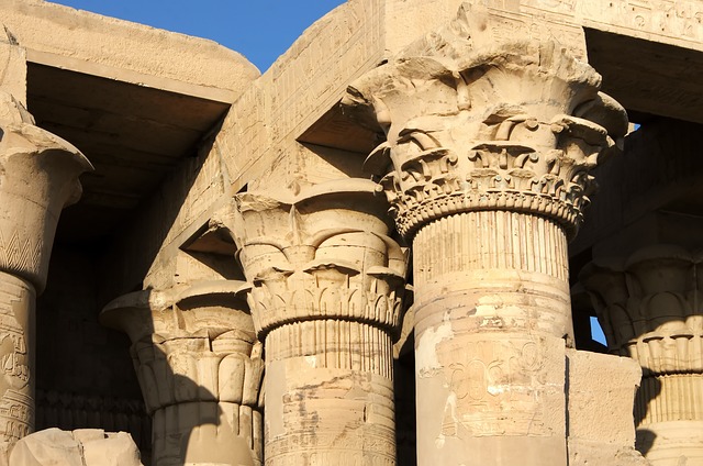 埃及 Kom-Ombo 柱廊 - 上的免费照片