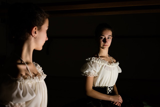 舞蹈家 镜子 阴影 - 上的免费照片