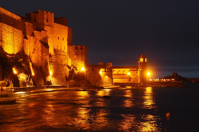 Collioure 夜晚 法国 - 上的免费照片