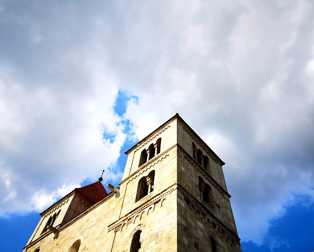 教堂 ócsa 天空 - 上的免费照片