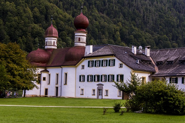 圣 Bartholom? K?nigssee 阿尔卑斯山 - 上的免费照片