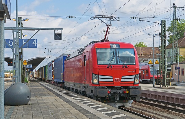 集装箱列车 德国铁路 火车站通道 - 上的免费照片