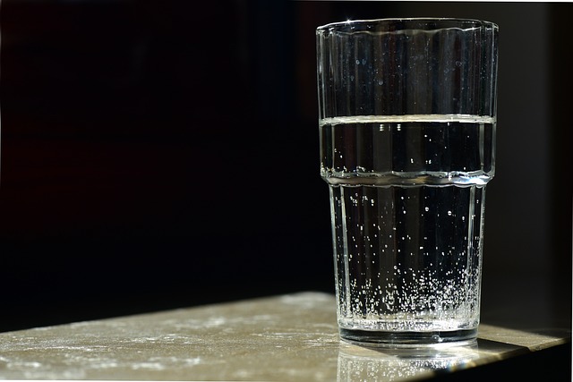 水 玻璃 喝 - 上的免费照片