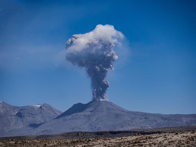 火山 Sabancaya 喷发 - 上的免费照片