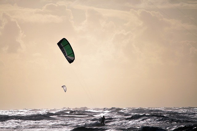 海滩 风筝 Kitesurfers - 上的免费照片