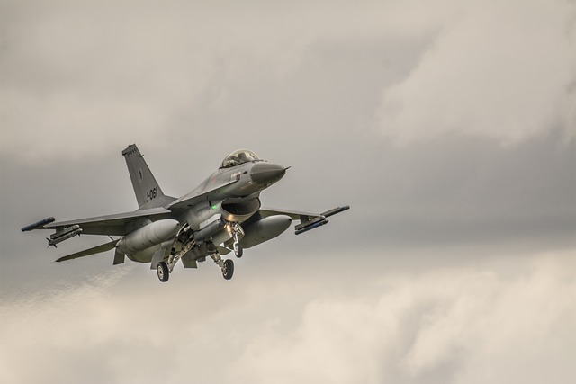 飞机 F16 喷 - 上的免费照片