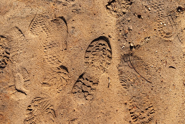 鞋印 沙 远足 - 上的免费照片