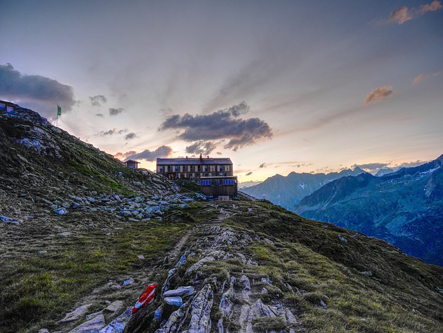 Olperer小屋 该Schlegeis储存器 山 - 上的免费照片