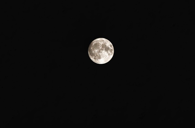 月亮 上弦月 天文学 - 上的免费照片