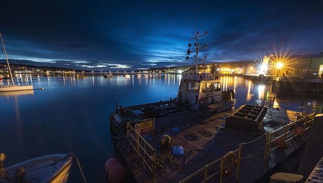 港口 夜晚 水 - 上的免费照片