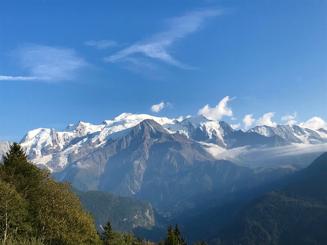 滑翔伞 全景 自由飞行，在山区 - 上的免费照片