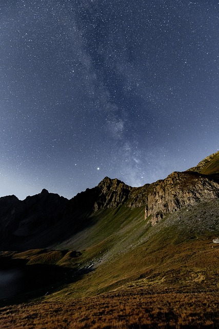 夜晚的天空 山 星星 - 上的免费照片
