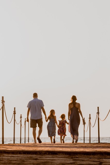 家庭 走 海滩 - 上的免费照片