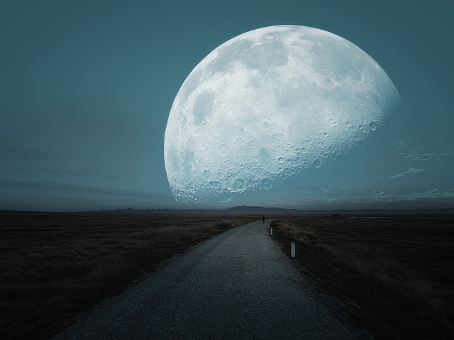 月亮 路 夜晚 - 上的免费照片