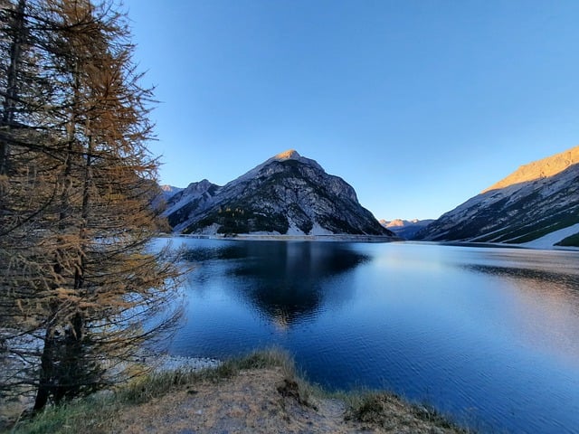 山 湖 树木 - 上的免费照片