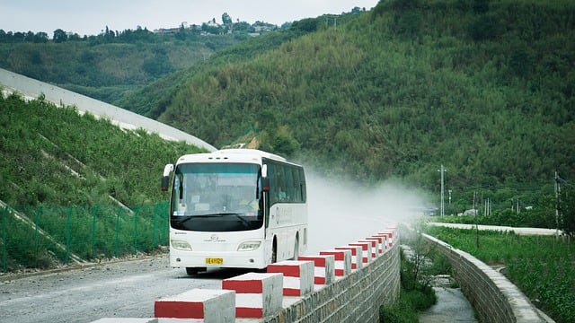 汽车 村庄 煤烟 - 上的免费照片