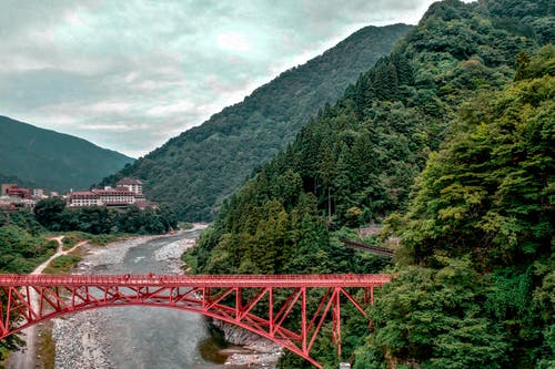 吊桥和山景 · 免费素材图片