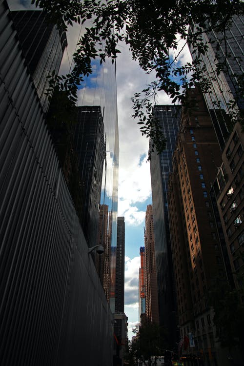 城市结构的低角度照片 · 免费素材图片