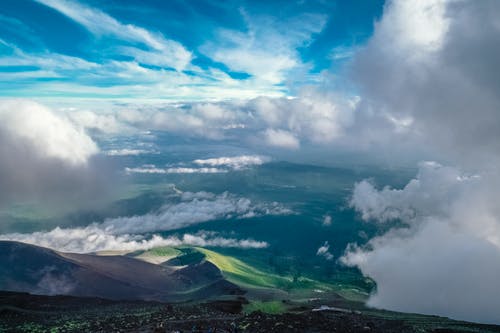 白云和绿山 · 免费素材图片