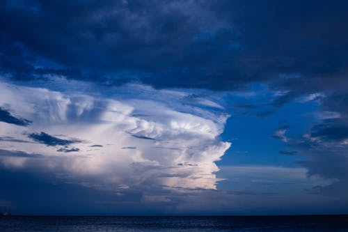 积雨云 · 免费素材图片